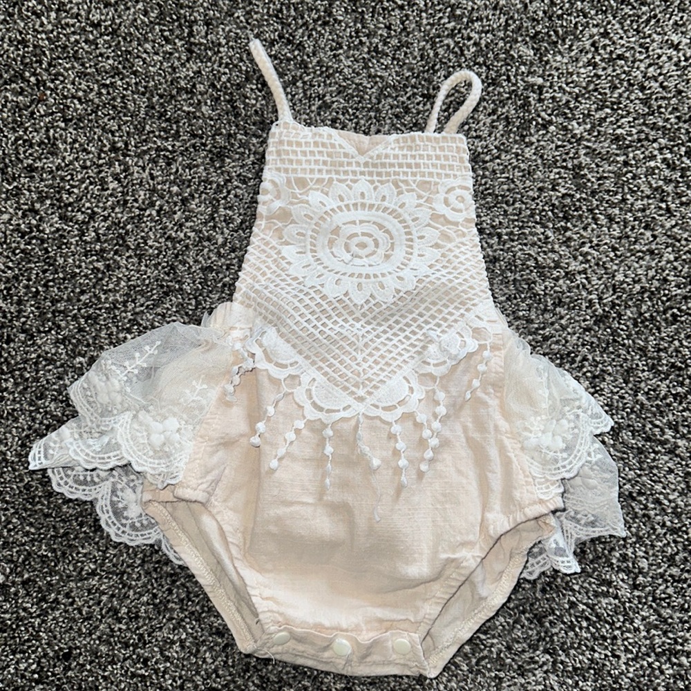 Baby lace rompers